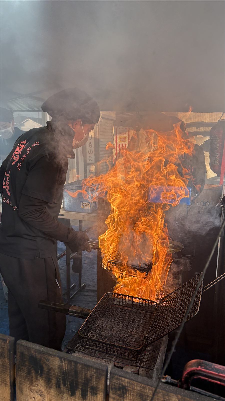 炭火で焼いているところ